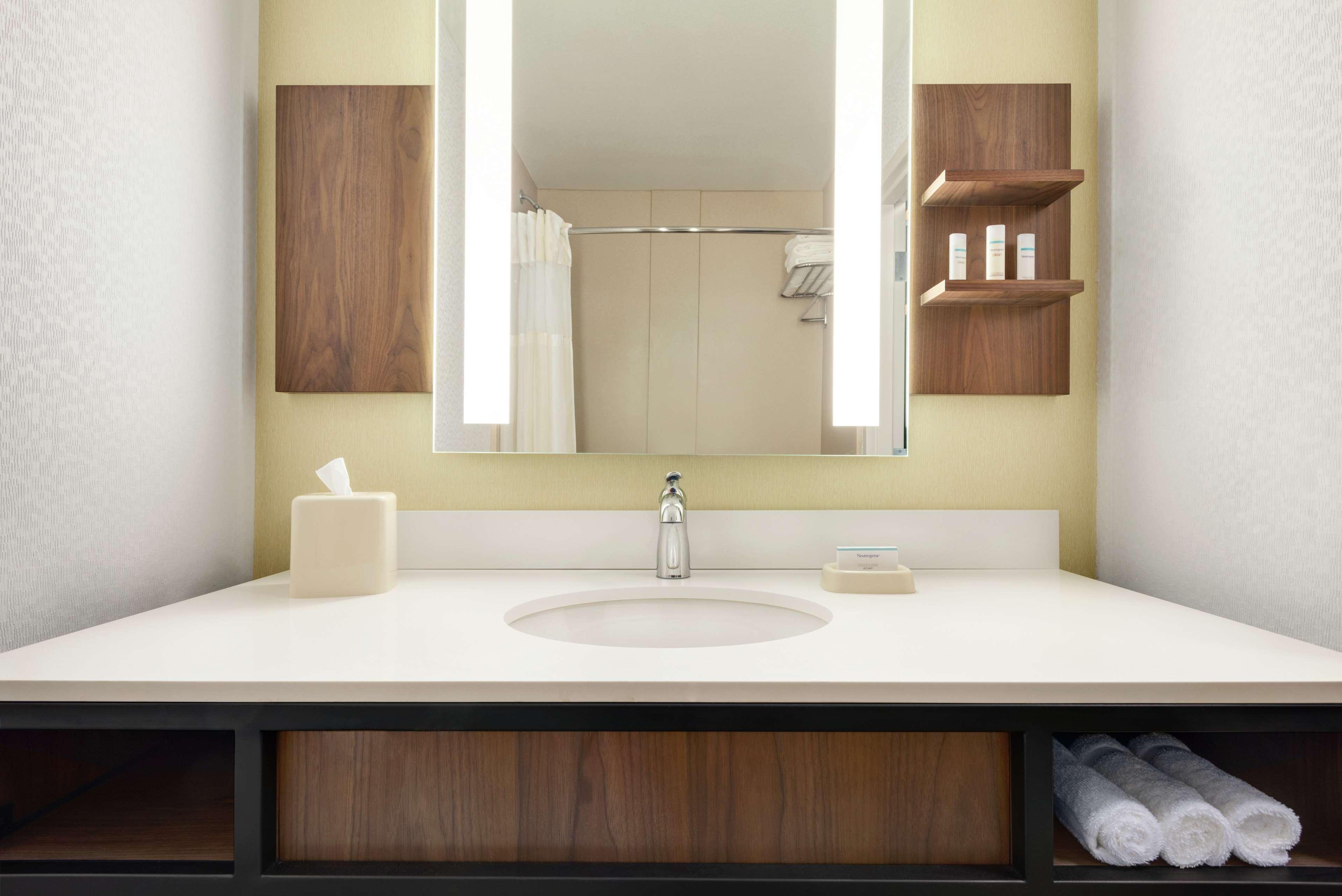 Hilton Garden Inn Dubuque Downtown Экстерьер фото