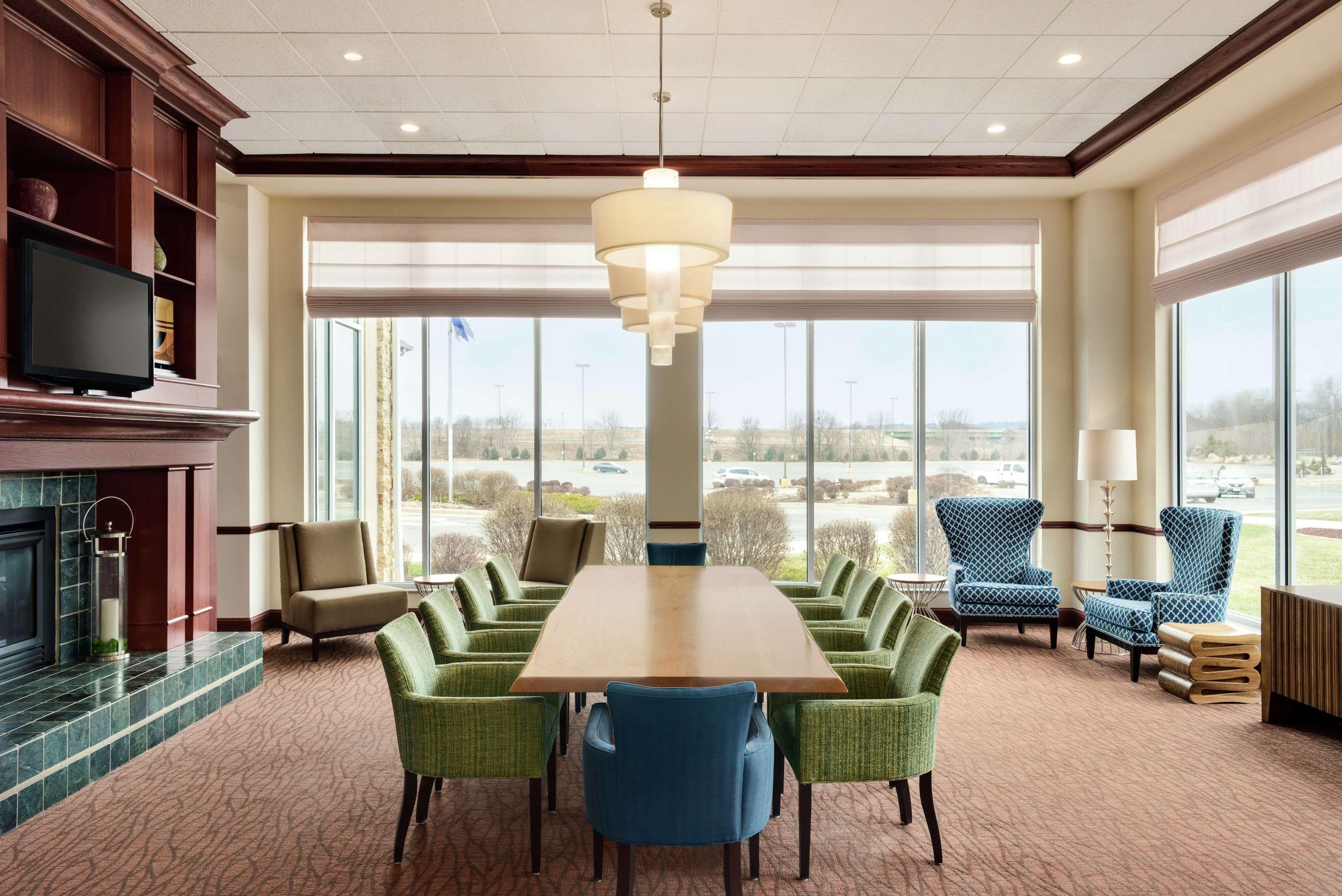 Hilton Garden Inn Dubuque Downtown Экстерьер фото