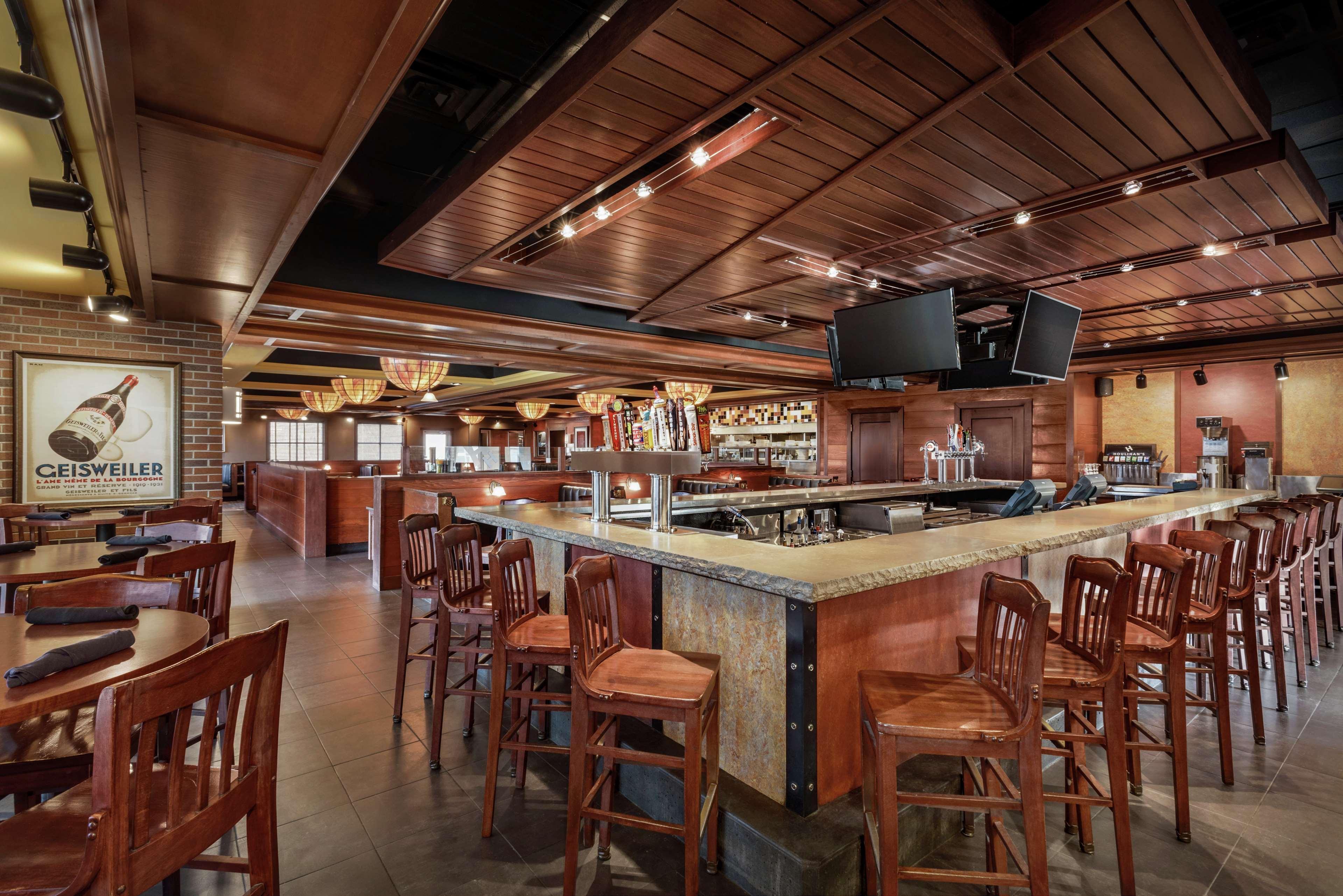 Hilton Garden Inn Dubuque Downtown Экстерьер фото