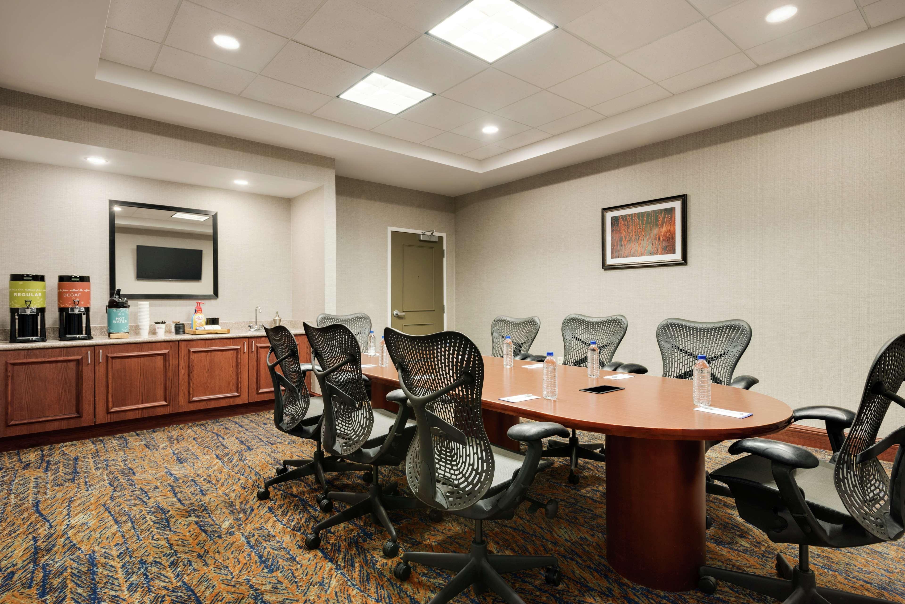 Hilton Garden Inn Dubuque Downtown Экстерьер фото
