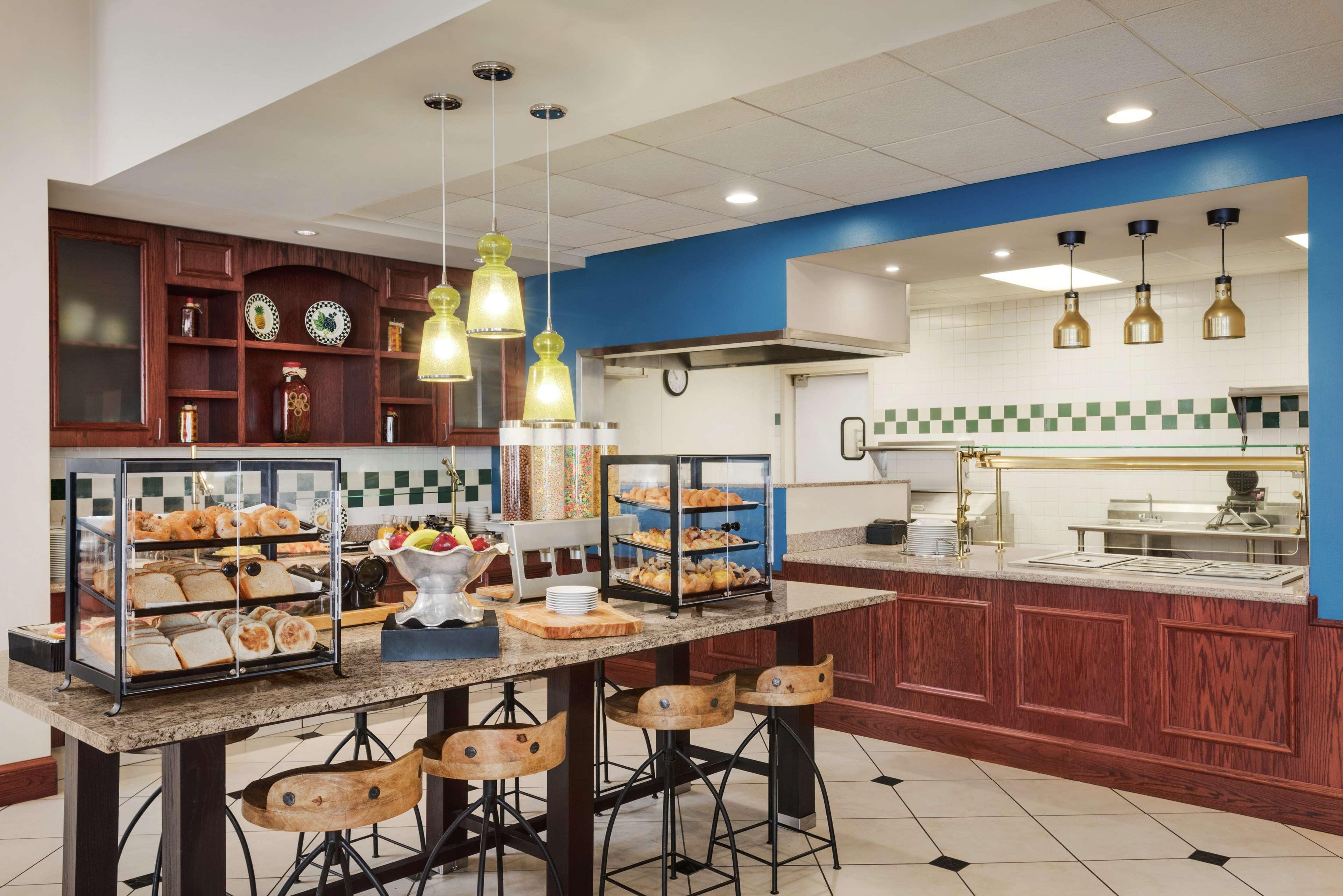 Hilton Garden Inn Dubuque Downtown Экстерьер фото