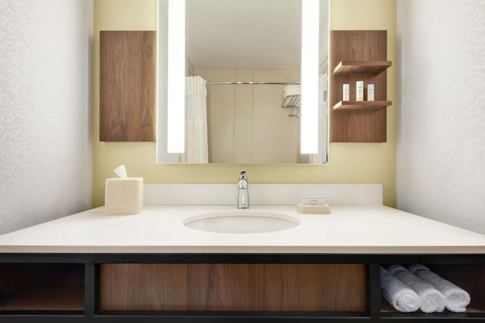 Hilton Garden Inn Dubuque Downtown Экстерьер фото
