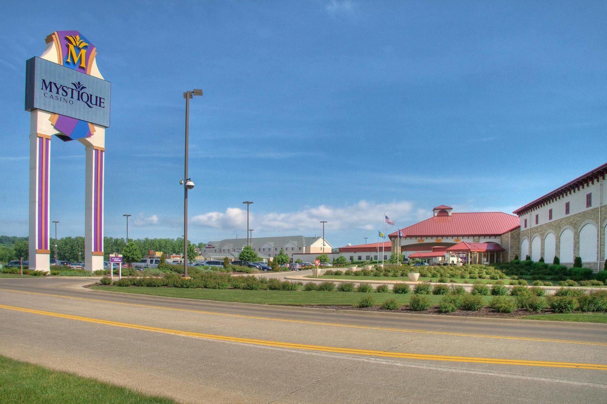 Hilton Garden Inn Dubuque Downtown Экстерьер фото